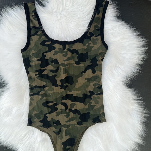 New GUESS Women’s Bodysuit SZ S - Picture 5 of 5